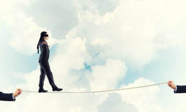 İşadamı blindfolder gözleri ile 