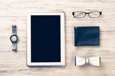 Erkek aksesuarları ve tablet 