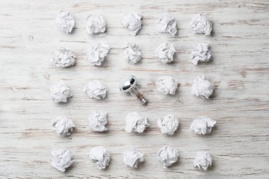 Buruşuk kağıt birçok topları