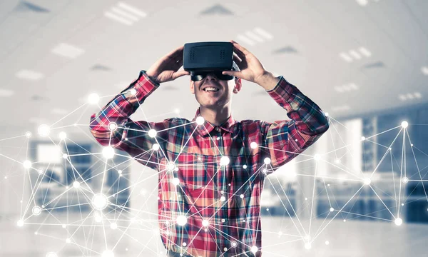 Férfi virtuális valóság headset — Stock Fotó