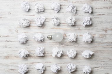 Buruşuk kağıt birçok topları