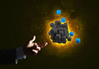 Adam el ele tutuşan küp figürü