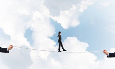 İşadamı blindfolder gözleri ile 