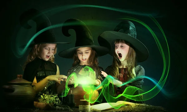 Tres pequeñas brujas — Foto de Stock