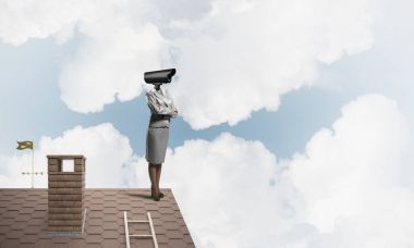 Kamera zoom ile meçhul iş kadını