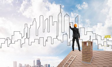 Erkek mimar mavi gökyüzüne modern şehrin siluetini çizer. Karışık ortam