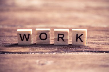 harflerle ahşap öğeleri