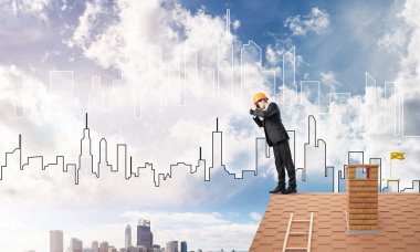 Takım elbiseli genç işadamı 