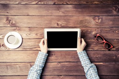 Tablet PC'yi kullanma emale eller