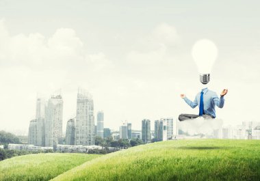 Lotus poz oturan işadamı 