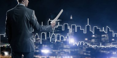 işadamı modern cityscape karşı