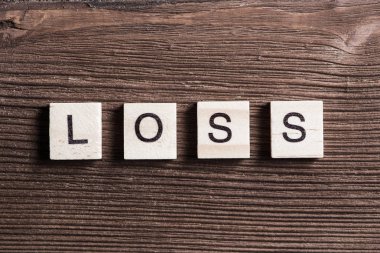 harflerle ahşap öğeleri