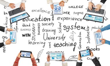 İş adamları aygıtlarla Üstten Görünüm