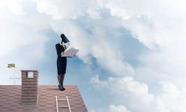 Kamera zoom ile meçhul iş kadını