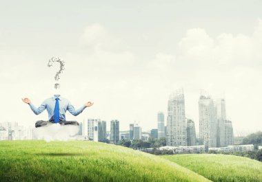 Lotus poz oturan işadamı