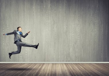  businessma nrunning acele