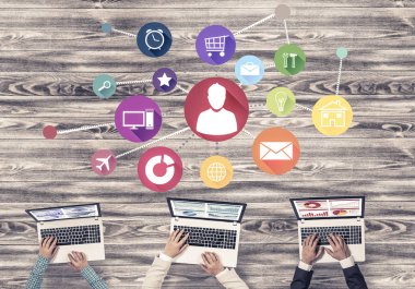 Cihazlar kullanarak insanların Üstten Görünüm 