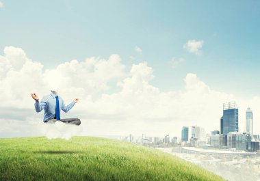 Lotus poz oturan işadamı 