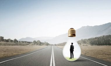 işadamı ampul içinde sıkışmış