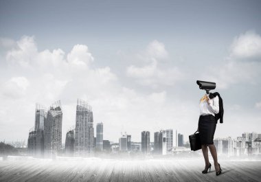 Kamera zoom ile meçhul iş kadını