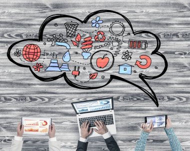 Cihazlar kullanarak insanların Üstten Görünüm 