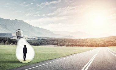 işadamı ampul içinde sıkışmış