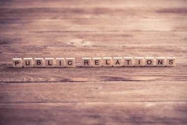 harflerle ahşap öğeleri