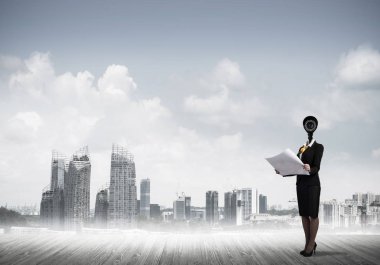 Kamera zoom ile meçhul iş kadını