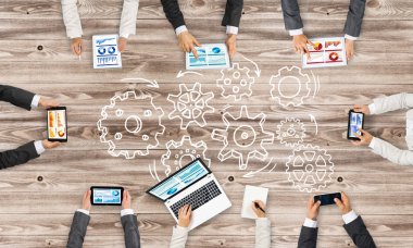 Cihazlar kullanarak insanların Üstten Görünüm 