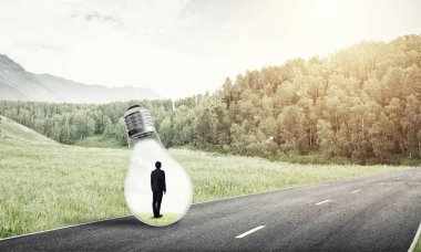 işadamı ampul içinde sıkışmış