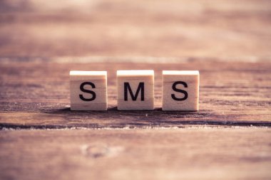 harflerle ahşap öğeleri