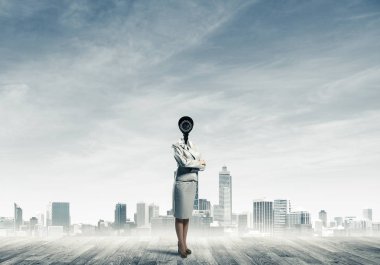 Kamera zoom ile meçhul iş kadını