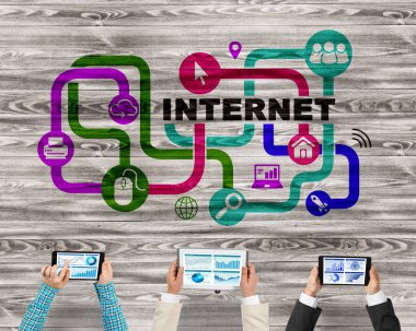 Cihazlar kullanarak insanların Üstten Görünüm 