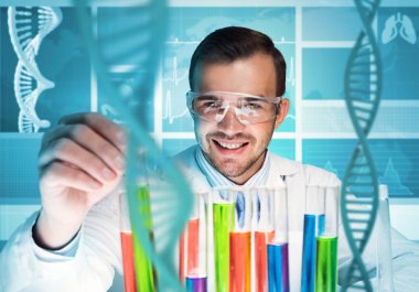 Yakışıklı bilim adamı araştırma yapma