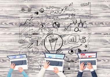 Cihazlar kullanarak insanların Üstten Görünüm 