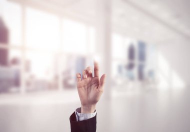 işkadını el parmak perde ile dokunmak