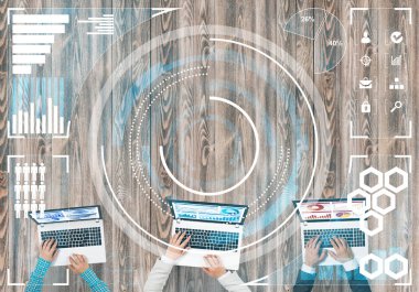 Bir grup insan cihazlar ile 