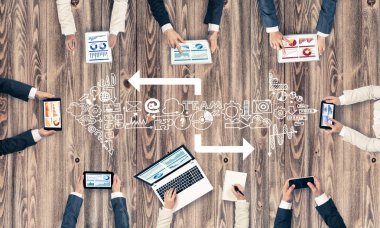 Bir grup insan cihazlar ile 