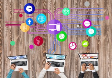 Bir grup insan cihazlar ile 