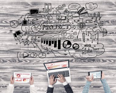 Bir grup insan cihazlar ile 