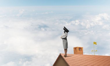 İşkadını kafa yerine kamera ile 