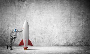 Boş odada başsız işadamı