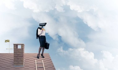 İşkadını kafa yerine kamera ile 