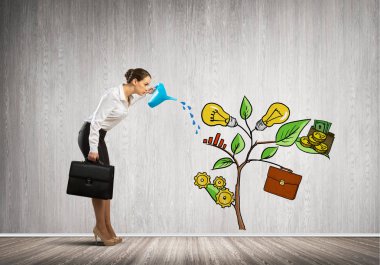 yatırım sunan iş kadını 