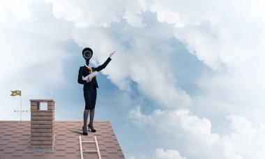 İşkadını kafa yerine kamera ile 