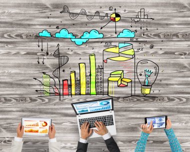 Bir grup insan cihazlar ile 