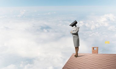 İşkadını kafa yerine kamera ile 