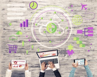 Cihazlar ile üç kişilik grup