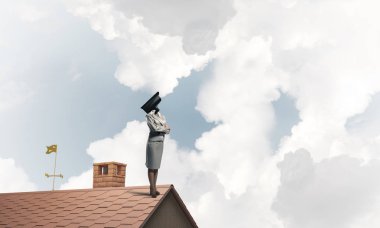 İşkadını kafa yerine kamera ile 