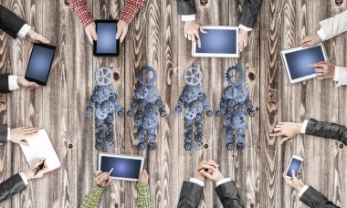 Bir grup insan cihazlar ile 